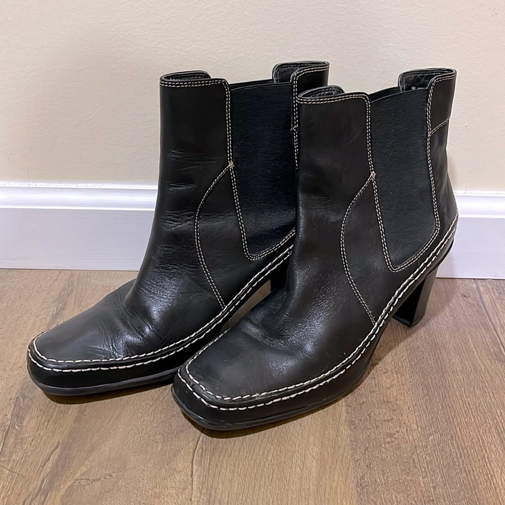 Aerosoles size 9M ankle heeled boots